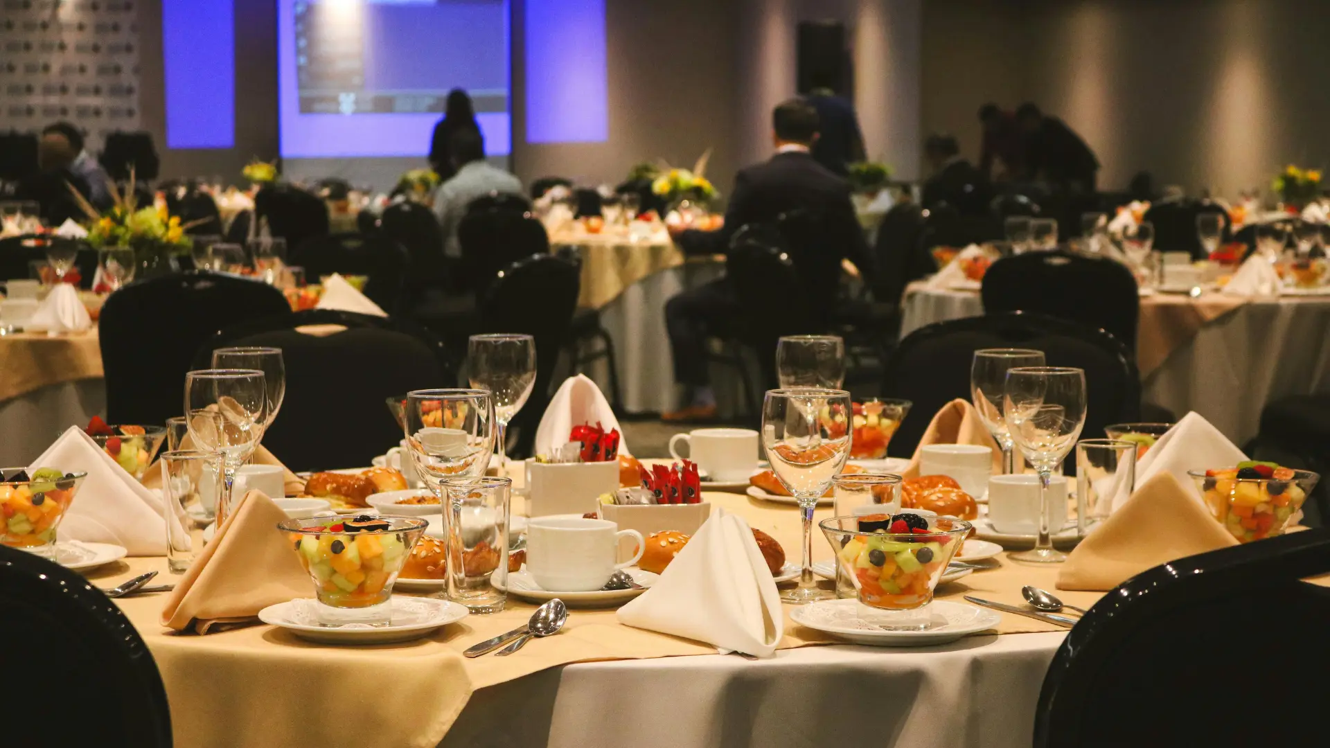 Premium banquet table arrangement